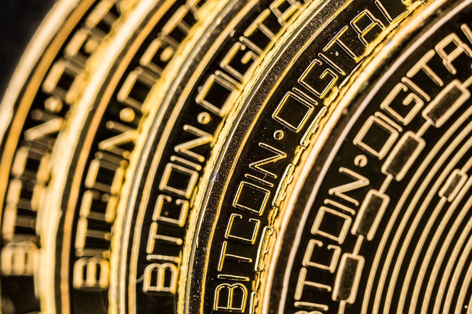 Что такое биткоин и почему он дорожает?