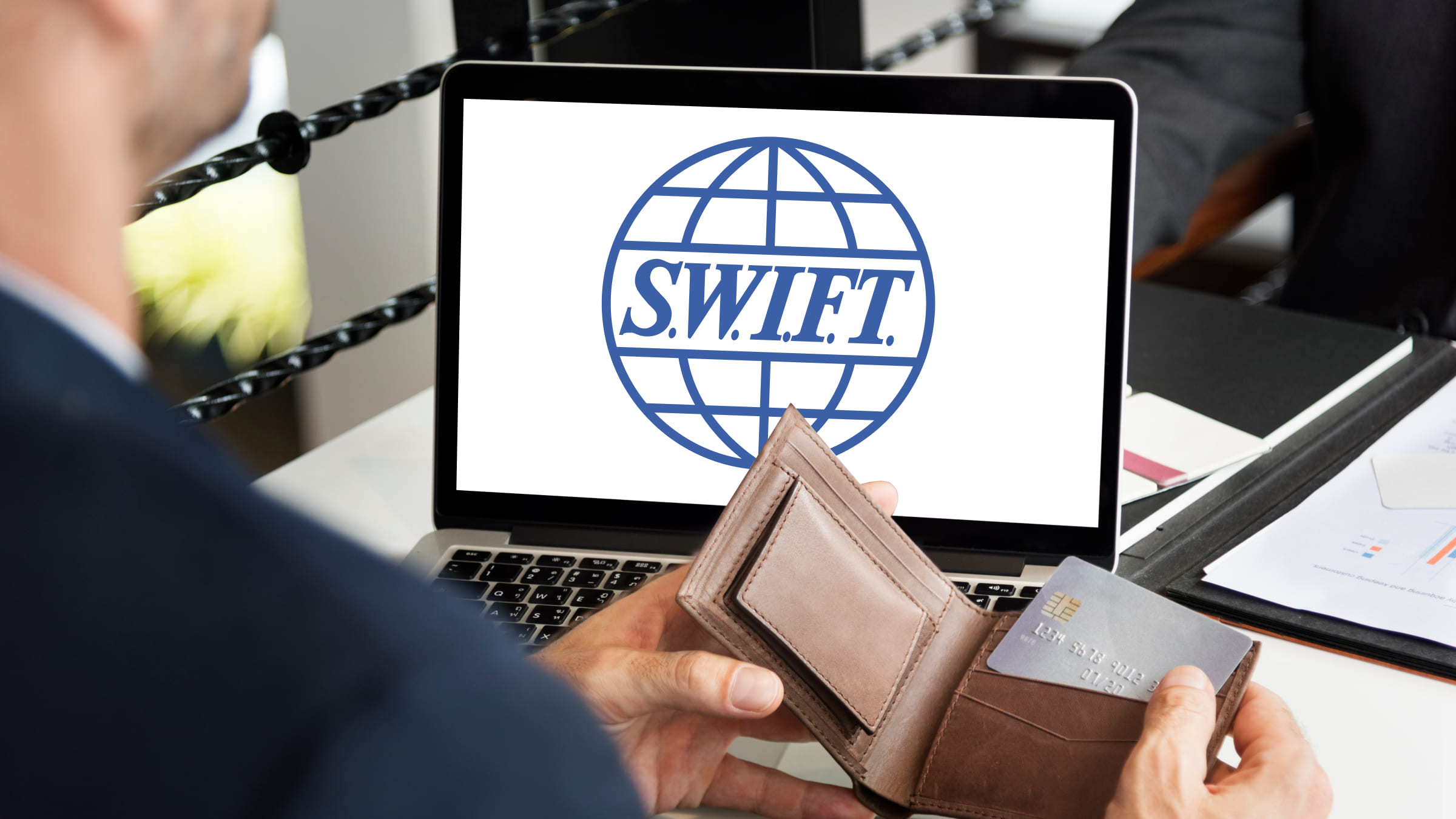 Что такое SWIFT и почему его отключение опасно?