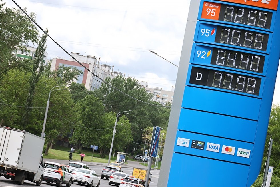 Почему ускорилось подорожание бензина и дизеля? Объяснили эксперты "РГ"